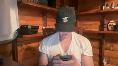 Snapshot of vexelgain chatting on 12.17.25 HendasWerout online show from 12.17.25