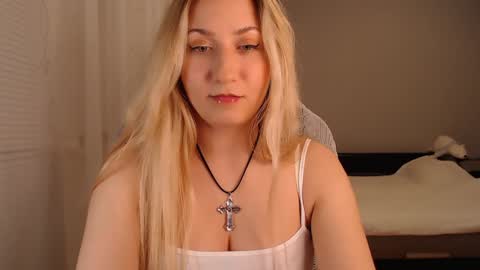 Snapshot of vibezgirl chatting on 01.15.25 Amelia online show from 01.15.25