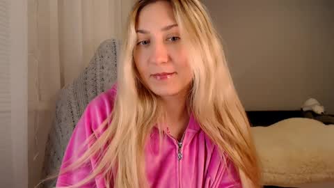 Snapshot of vibezgirl chatting on 01.26.25 Amelia online show from 01.26.25