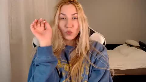 Snapshot of vibezgirl chatting on 02.24.25 Amelia online show from 02.24.25