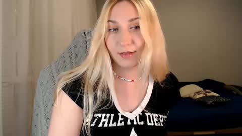Snapshot of vibezgirl chatting on 09.16.25 Amelia online show from 09.16.25