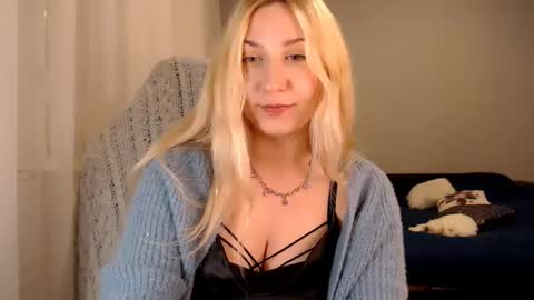 Snapshot of vibezgirl chatting on 09.17.25 Amelia online show from 09.17.25