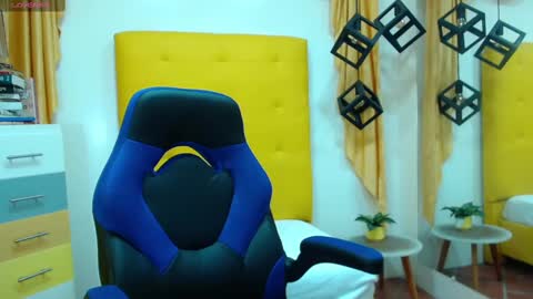 nahomy online show from 02.04.25