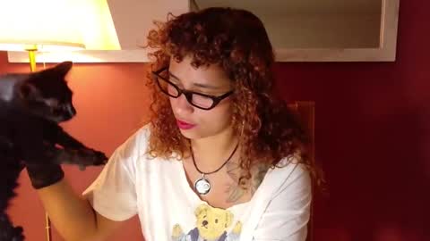 Snapshot of vicky_crazy chatting on 11.08.25 Vicky online show from 11.08.25