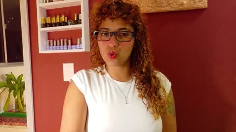 Snapshot of vicky_crazy chatting on 11.25.25 Vicky online show from 11.25.25