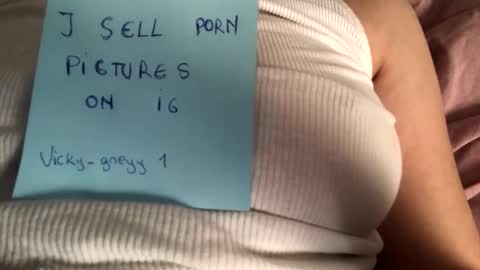 Snapshot of vicky_greyy chatting on 01.13.25 Vicky online show from 01.13.25