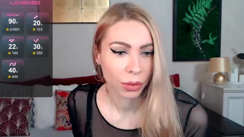 Snapshot of vicky_venus chatting on 02.25.25 VickyVenus online show from 02.25.25