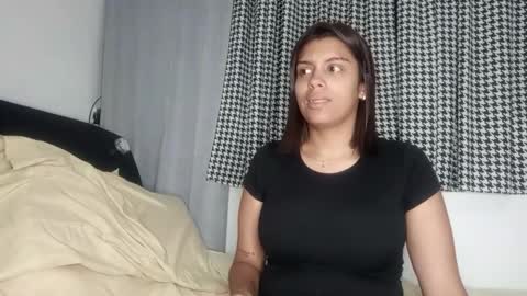 vickyhm22 online show from 12.04.25