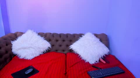 Vicky online show from 12.26.24