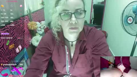 Snapshot of vickysexyx chatting on 12.15.25 Valentina online show from 12.15.25