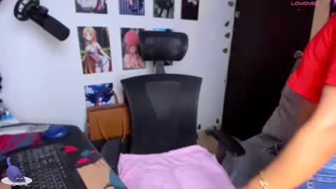 Snapshot of vickysth1 chatting on 02.01.26 VICTORIA 3 online show from 02.01.26