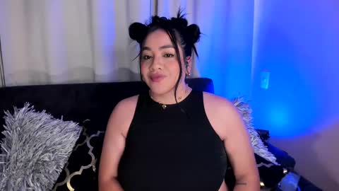 Snapshot of vicserna chatting on 03.08.25 Victoria Serna online show from 03.08.25