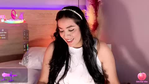 Snapshot of vicserna chatting on 09.10.25 Victoria Serna online show from 09.10.25