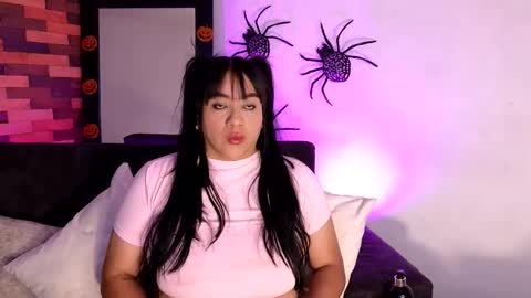 Snapshot of vicserna chatting on 10.05.25 Victoria Serna online show from 10.05.25