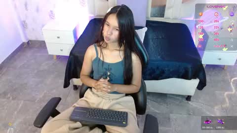 Snapshot of victoria1_tay chatting on 04.27.26 victoria1_tay online show from 04.27.26