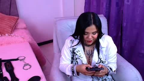 Snapshot of victoria_16_ chatting on 11.05.25 victoria_16_ online show from 11.05.25