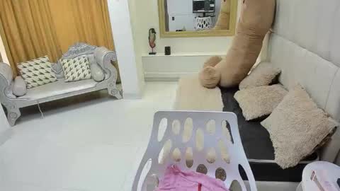 Victoria  grey  online show from 04.11.26