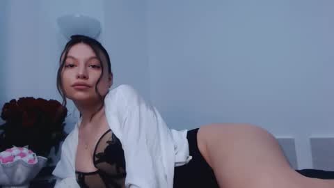 Snapshot of victoria__harris chatting on 02.19.25 Victoria online show from 02.19.25