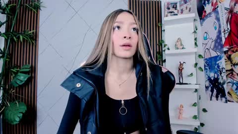Snapshot of victoria_adams14 chatting on 01.05.25 Victoria for you online show from 01.05.25