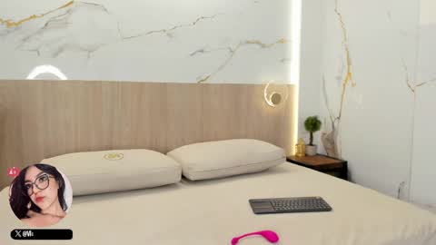  Victoria H  online show from 04.11.26