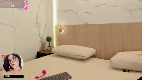  Victoria H  online show from 04.16.26