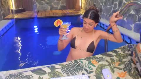 Snapshot of victoria_joliegb chatting on 01.17.25 Victoria Lozano online show from 01.17.25