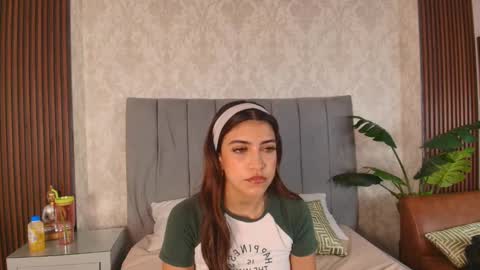 Snapshot of victoria_joliegb chatting on 02.27.25 Victoria Lozano online show from 02.27.25