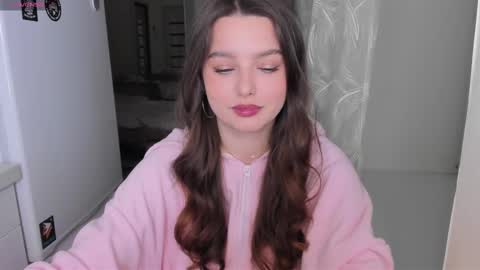 Snapshot of victoria_karma chatting on 02.14.25 online show from 02.14.25