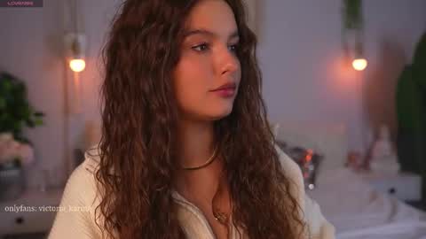 Snapshot of victoria_karma chatting on 09.18.25 online show from 09.18.25