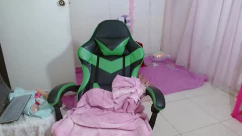 Snapshot of victoria_miler chatting on 04.19.26 VICKY online show from 04.19.26