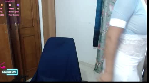 Snapshot of victoria_milf06 chatting on 12.17.25 victoria online show from 12.17.25