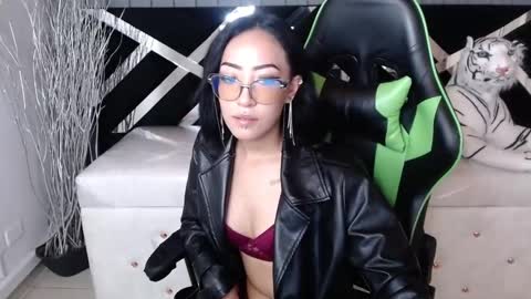 Snapshot of victoria_ricci_a chatting on 01.11.25 Victoria online show from 01.11.25