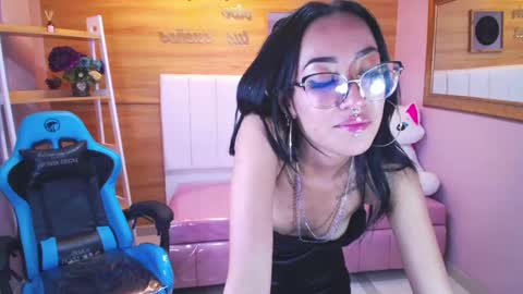 Snapshot of victoria_ricci_a chatting on 01.25.25 Victoria online show from 01.25.25