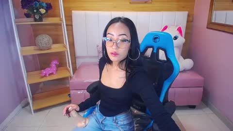 Snapshot of victoria_ricci_a chatting on 02.10.25 Victoria online show from 02.10.25