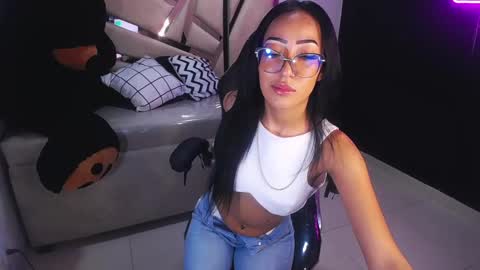 Snapshot of victoria_ricci_a chatting on 02.25.25 Victoria online show from 02.25.25