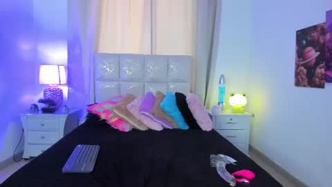 victoria  online show from 07.30.26
