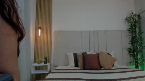 VICTORIA  online show from 04.16.26