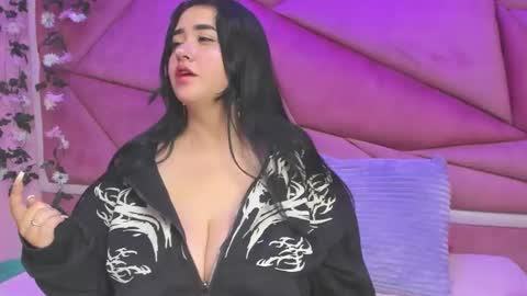 Snapshot of victoria_rossy_ chatting on 11.24.25 Victoria online show from 11.24.25