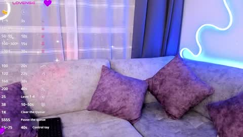 Snapshot of victoria_se chatting on 01.12.25 Victoria online show from 01.12.25