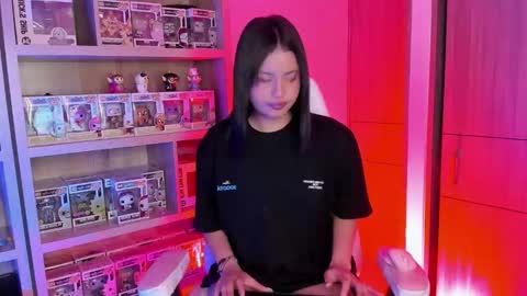 Victoria online show from 11.30.25