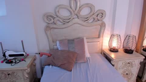 victoria  online show from 12.31.24