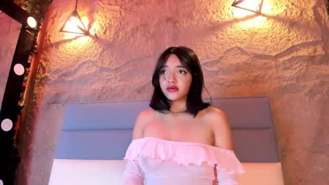 Snapshot of victoriaa2_doll chatting on 09.24.25 victoriaa2_doll online show from 09.24.25