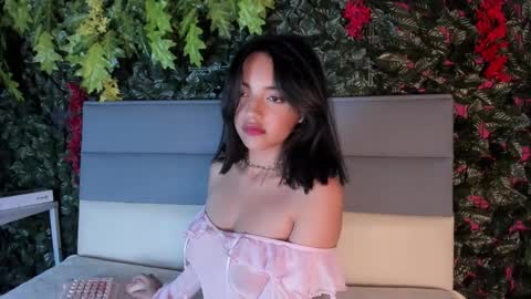 Snapshot of victoriaa2_doll chatting on 10.07.25 victoriaa2_doll online show from 10.07.25
