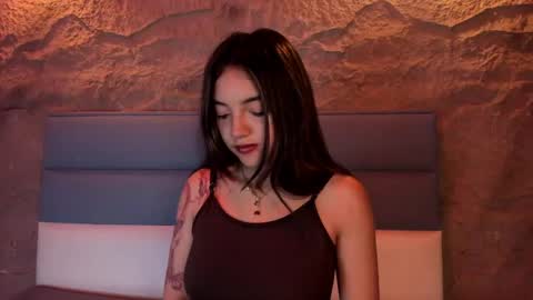 Snapshot of victoriaa2_doll chatting on 04.24.26 victoriaa2_doll online show from 04.24.26