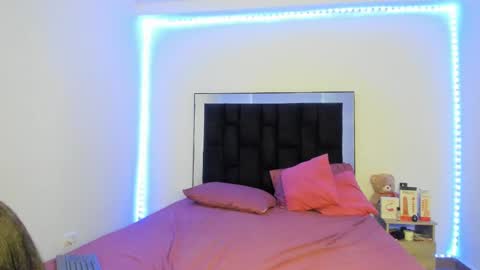 VICTORIA online show from 03.12.25