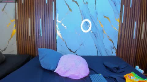 Victoria  online show from 10.15.25