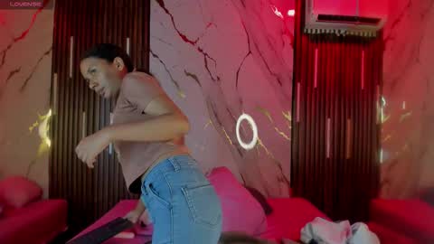 Victoria  online show from 11.03.25