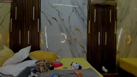 Victoria  online show from 12.01.25