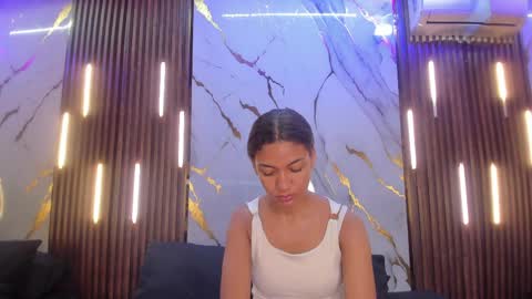 Snapshot of victoriaduarte chatting on 05.17.26 Victoria online show from 05.17.26