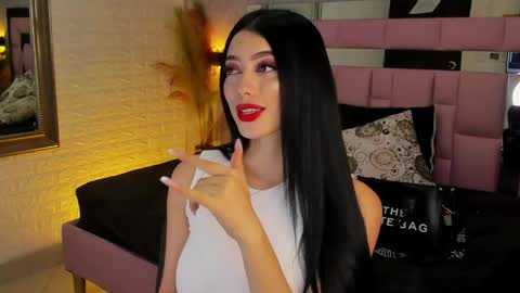 VICTORIA online show from 02.05.25